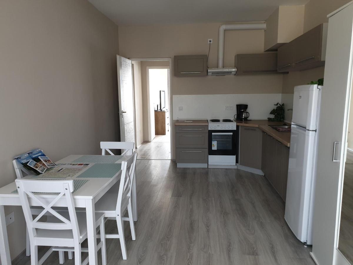 Chill House Apartman Егер Екстериор снимка